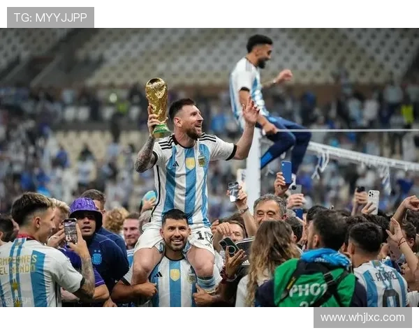 梅西领衔国际足坛新动向 多支豪门俱乐部争夺转会市场焦点